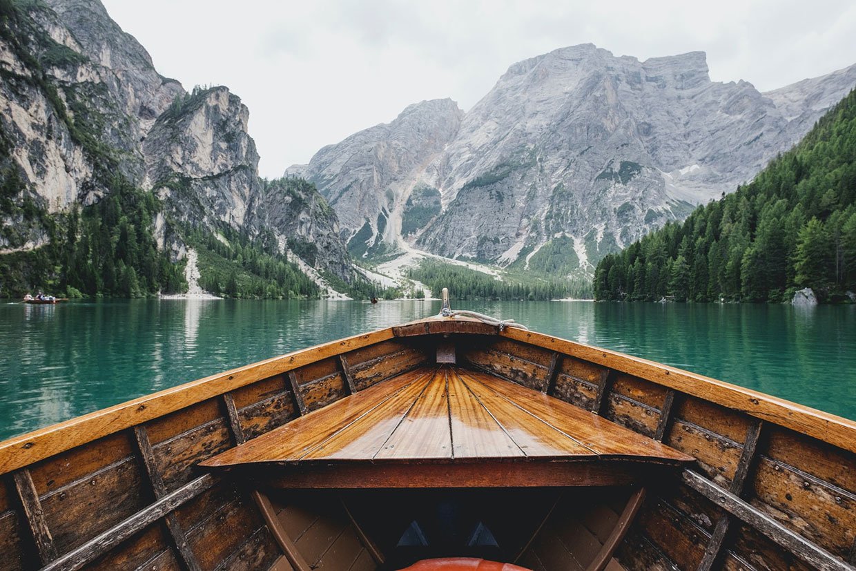Quisque faucibus laoreet eros vel Boat in mountains